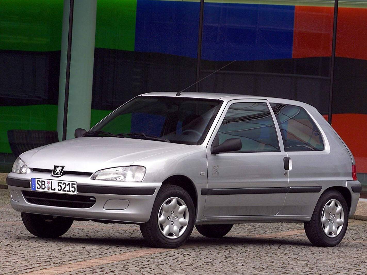 Peugeot 106 1.1 « Pop Art » (2003),  ajouté par fox58