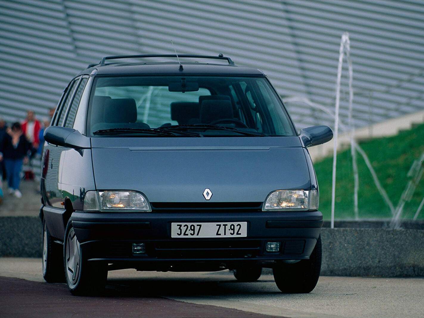 Renault Espace II 2.1 TD « Grand Ecran » (1995),  ajouté par fox58
