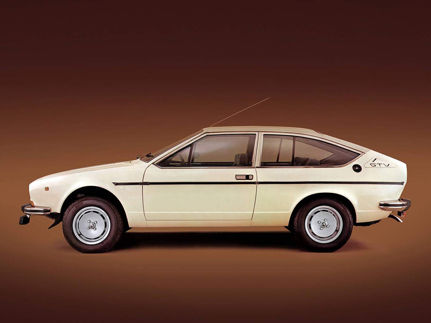 Alfa Romeo Alfetta GTV 2.0 (116) « SE » (1978-1980),  ajouté par fox58