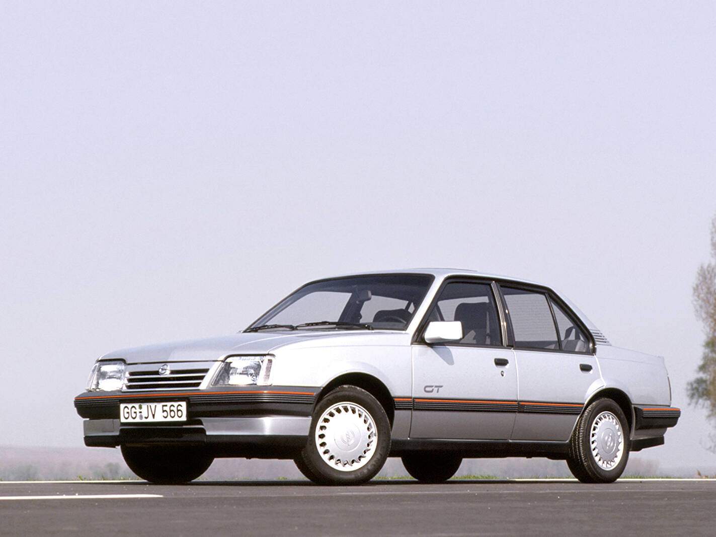 Opel Ascona III GT 2.0i (1987-1988),  ajouté par fox58