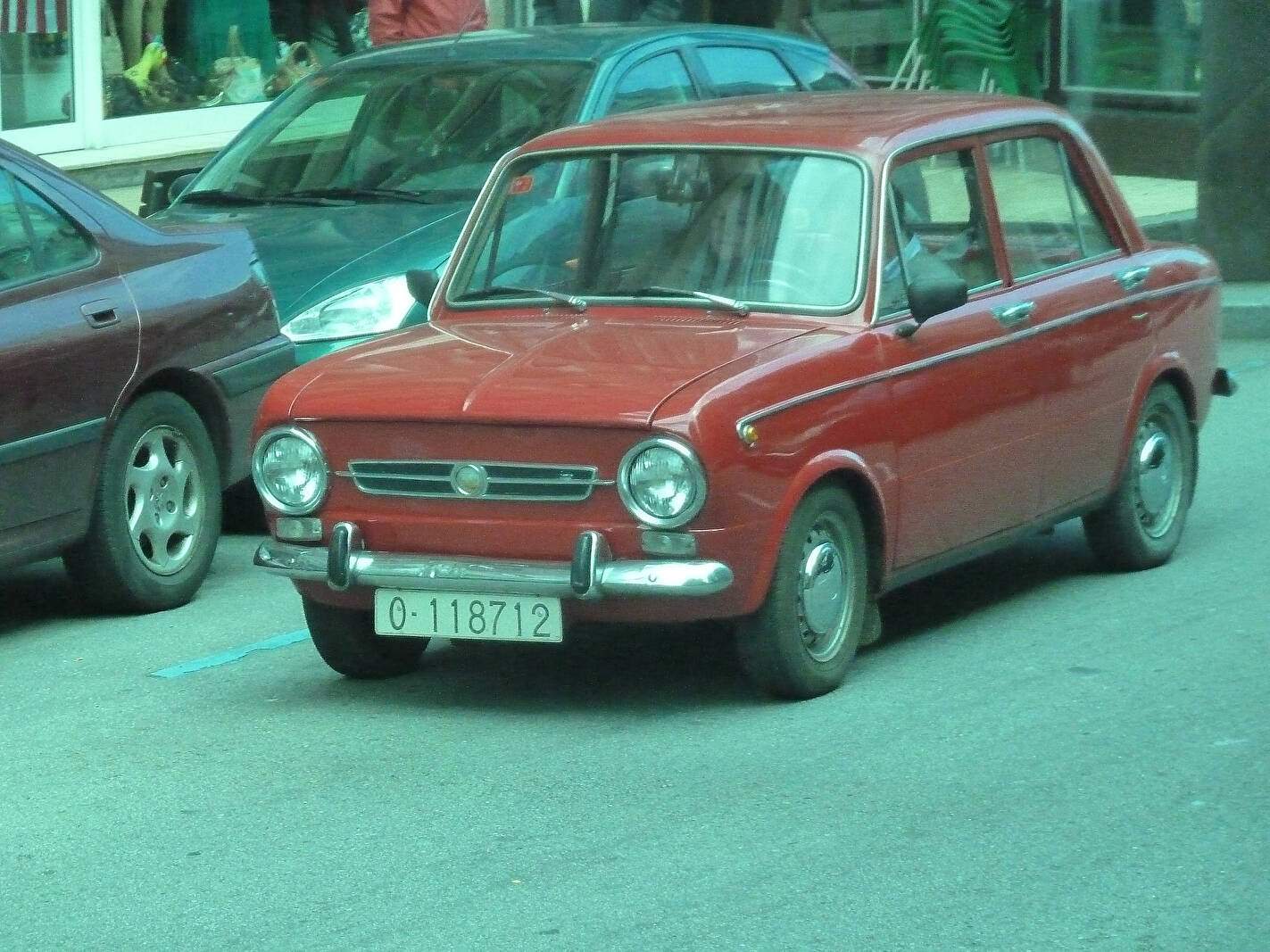 Seat 850 Especial 4 puertas (1968-1974),  ajouté par trabantino