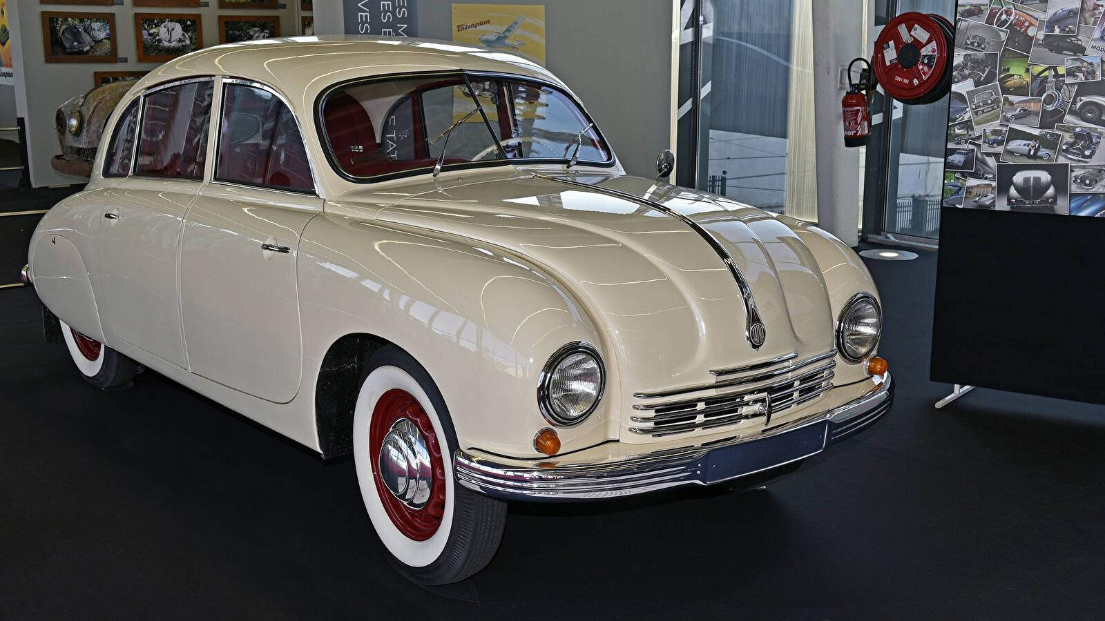 Tatra 600 (1948-1952),  ajouté par fox58