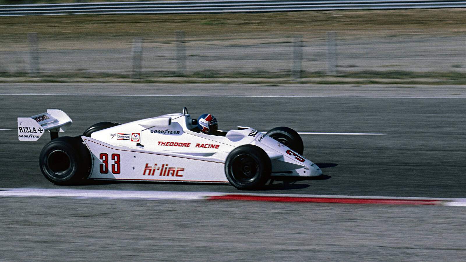 Theodore Racing TY02 (1982),  ajouté par fox58