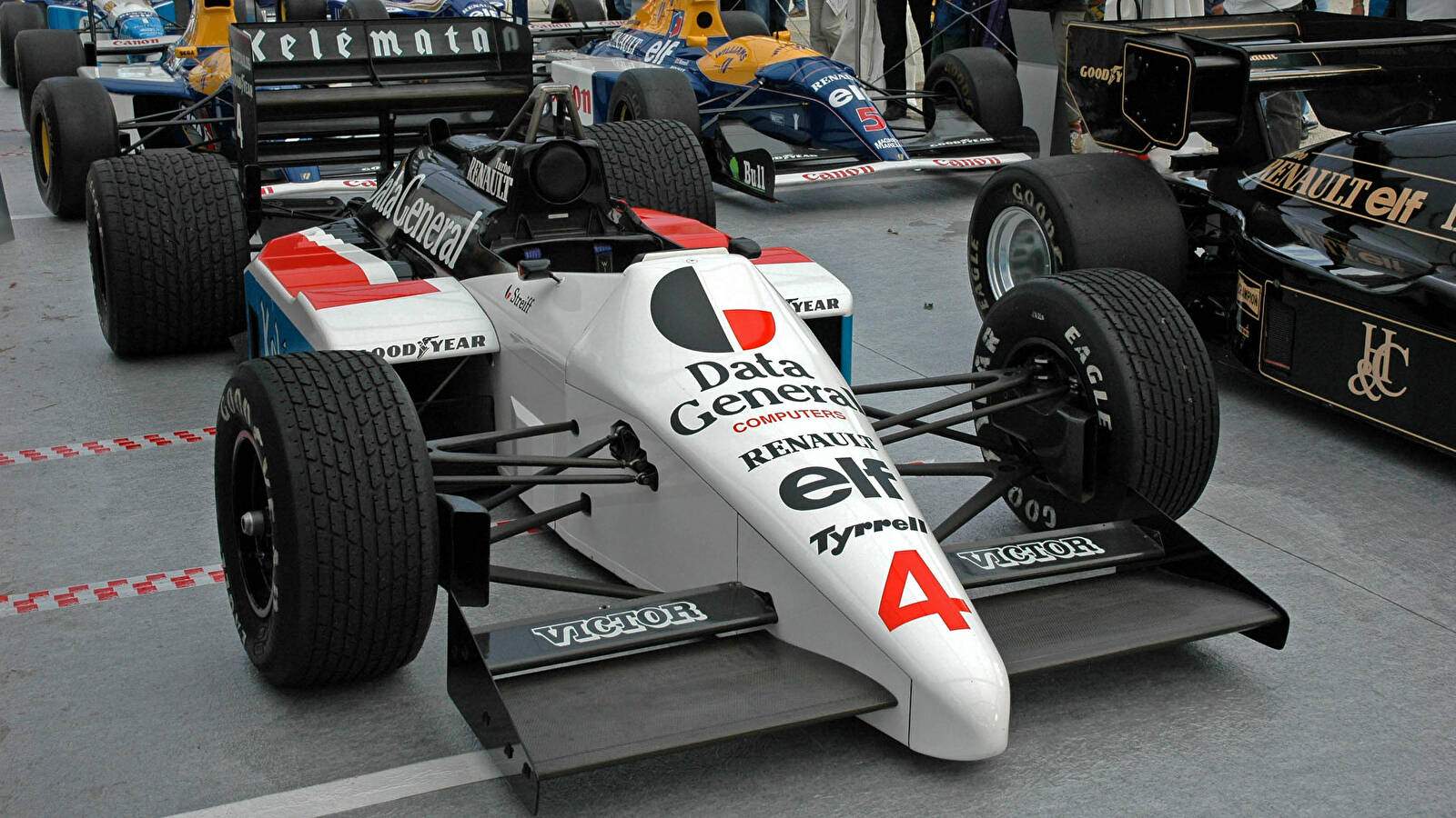 Tyrrell 015 (1986),  ajouté par fox58