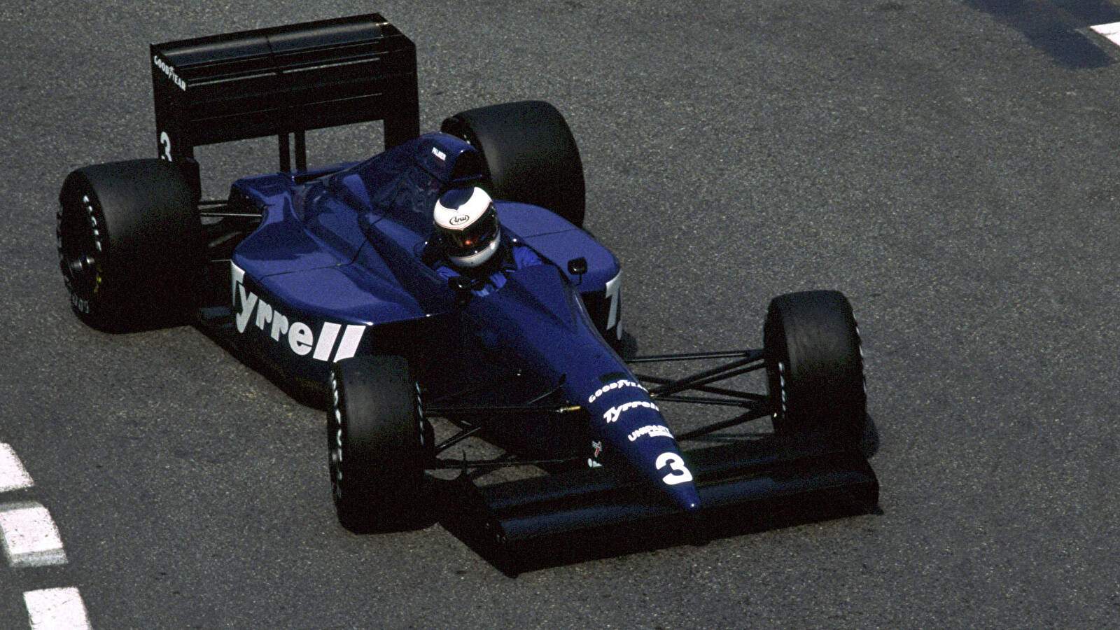 Tyrrell 018 (1989-1990),  ajouté par fox58