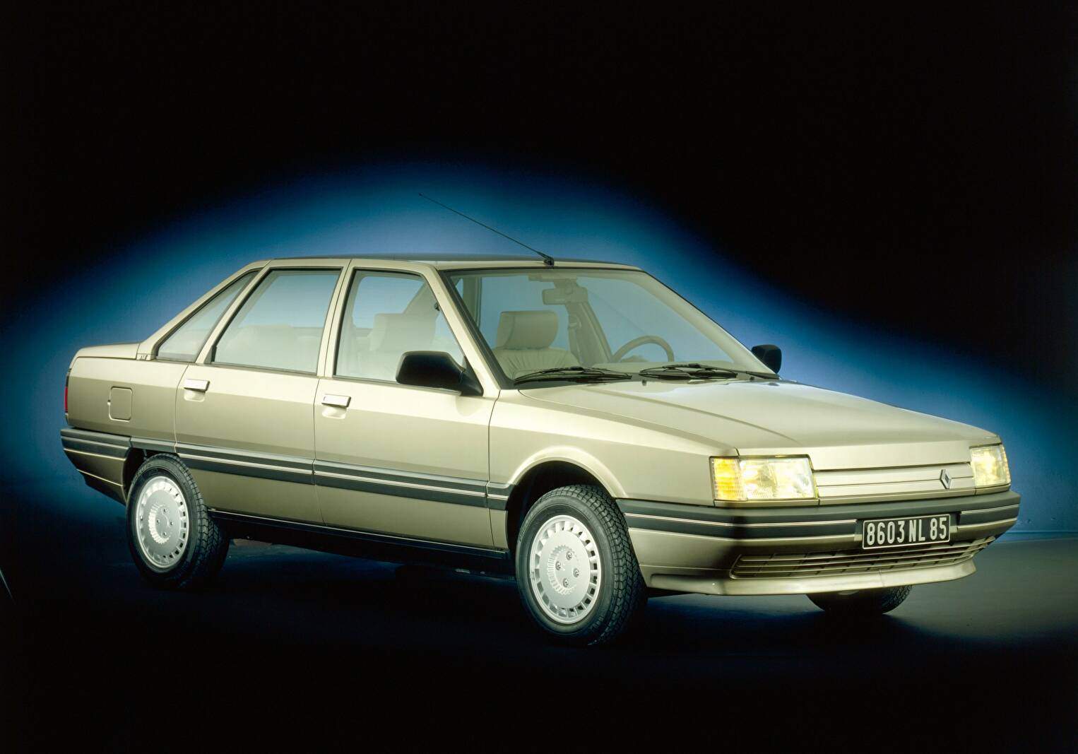Renault 21 Sedan 2.2 (1986-1995),  ajouté par fox58