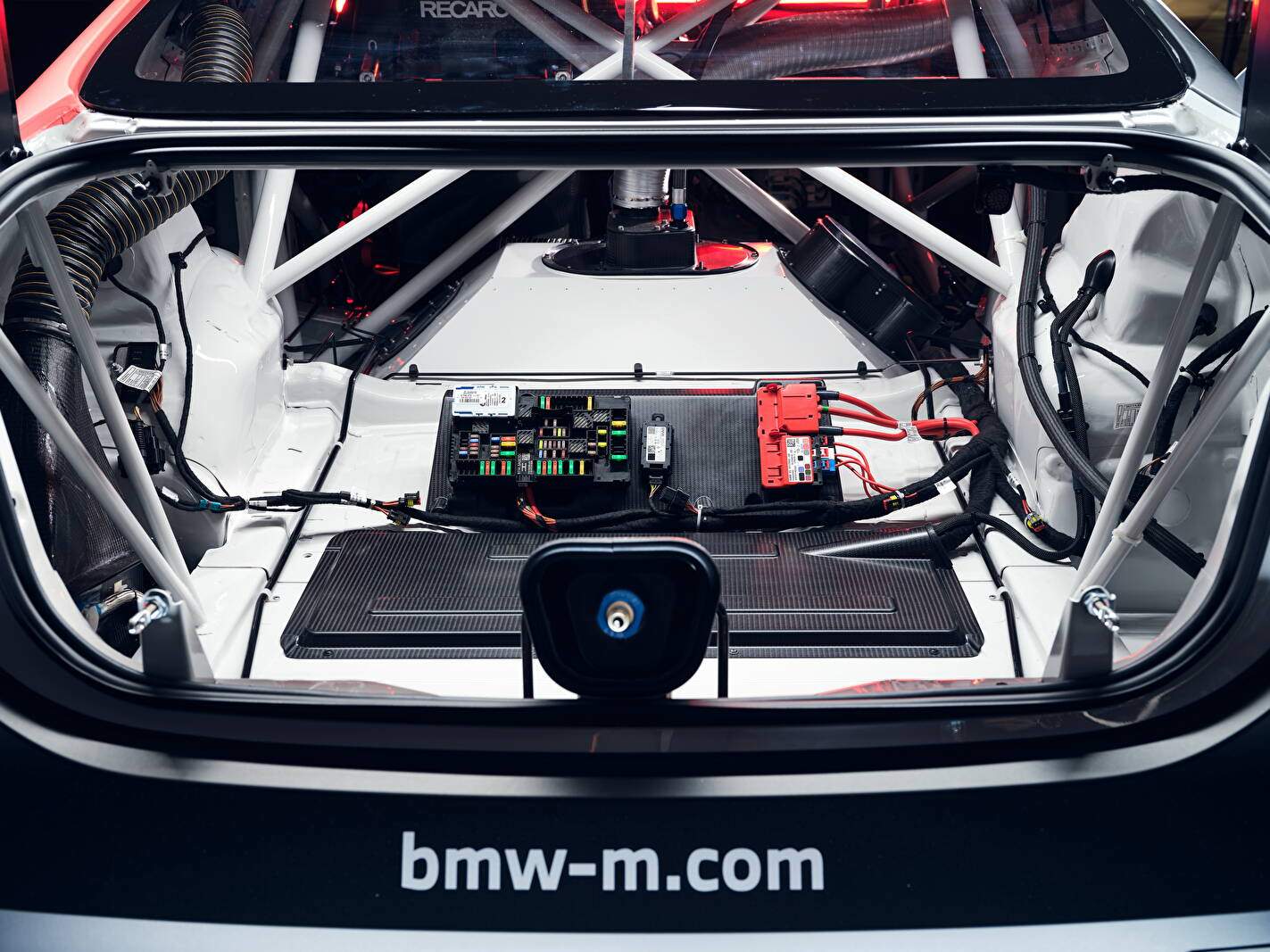 BMW M4 GT4 (2022),  ajouté par fox58