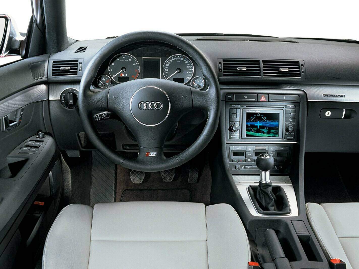 Audi S4 II (B6) (2003-2006),  ajouté par fox58