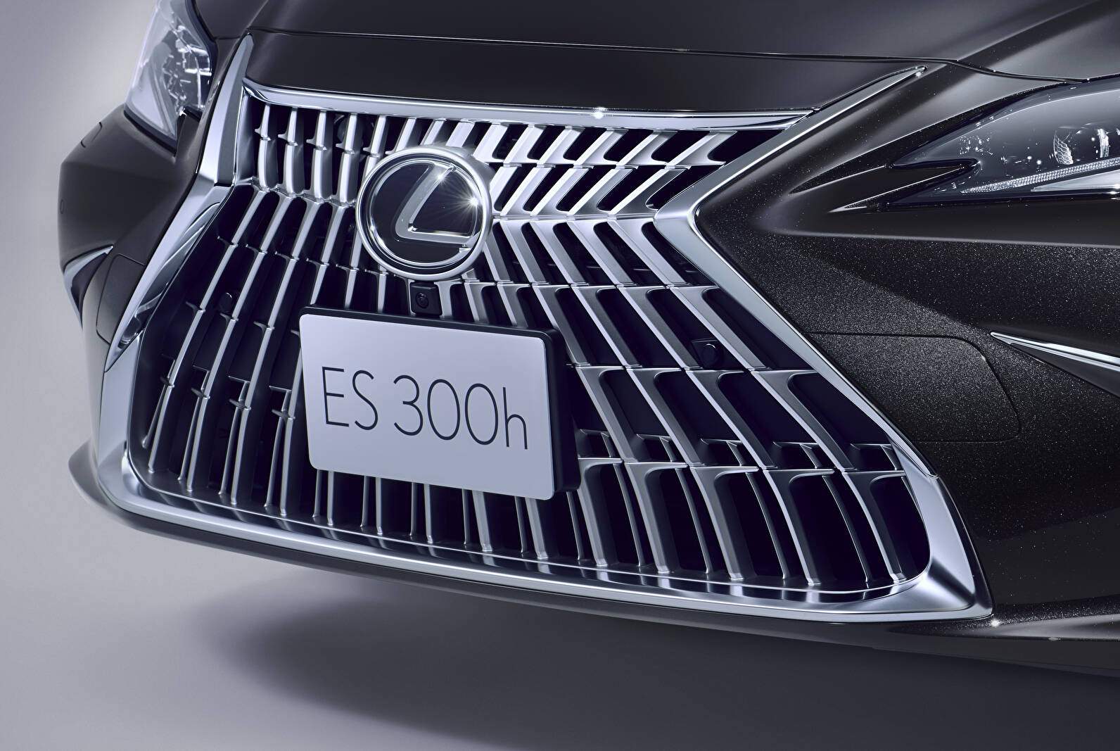 Lexus ES VII 300h (XZ10) « Graceful Escort » (2022),  ajouté par fox58