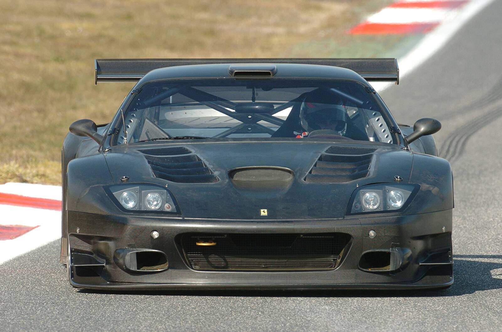 Ferrari 575 GTC Evoluzione (2005),  ajouté par fox58