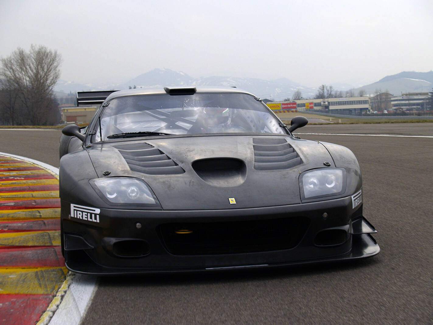 Ferrari 575 GTC Evoluzione (2005),  ajouté par fox58