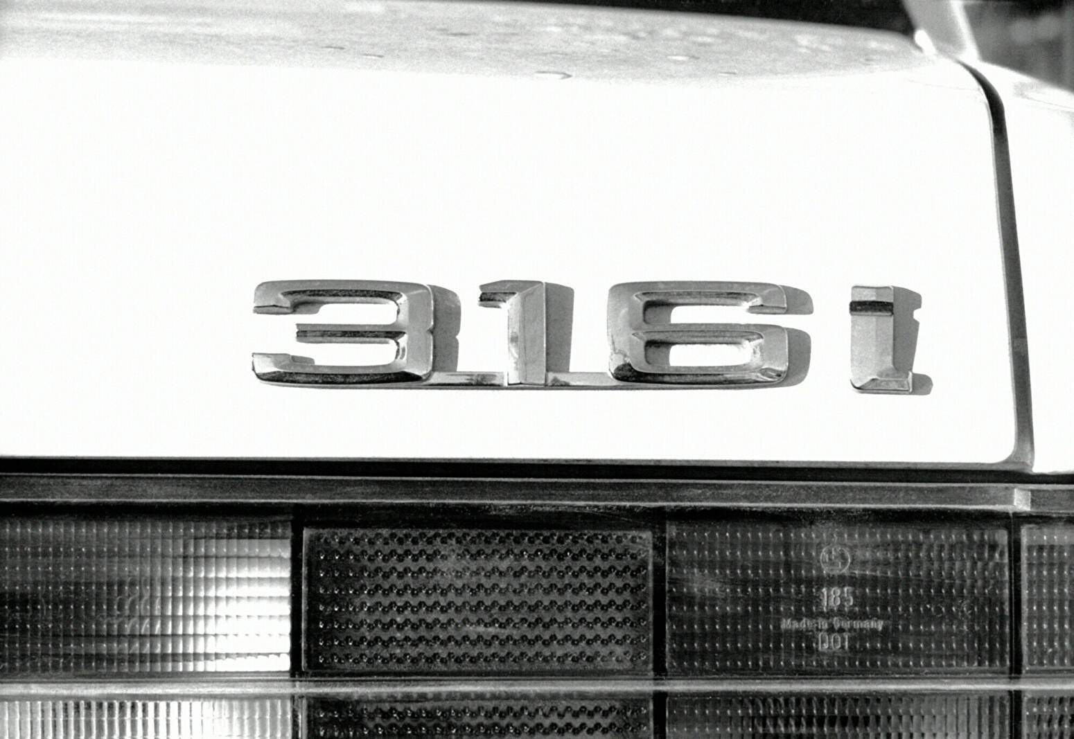 BMW 316i (E30) (1988-1991),  ajouté par fox58