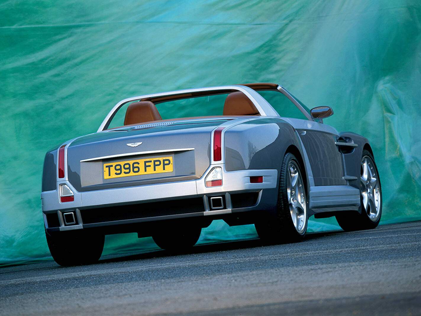 Aston Martin Twenty Twenty (2001),  ajouté par fox58