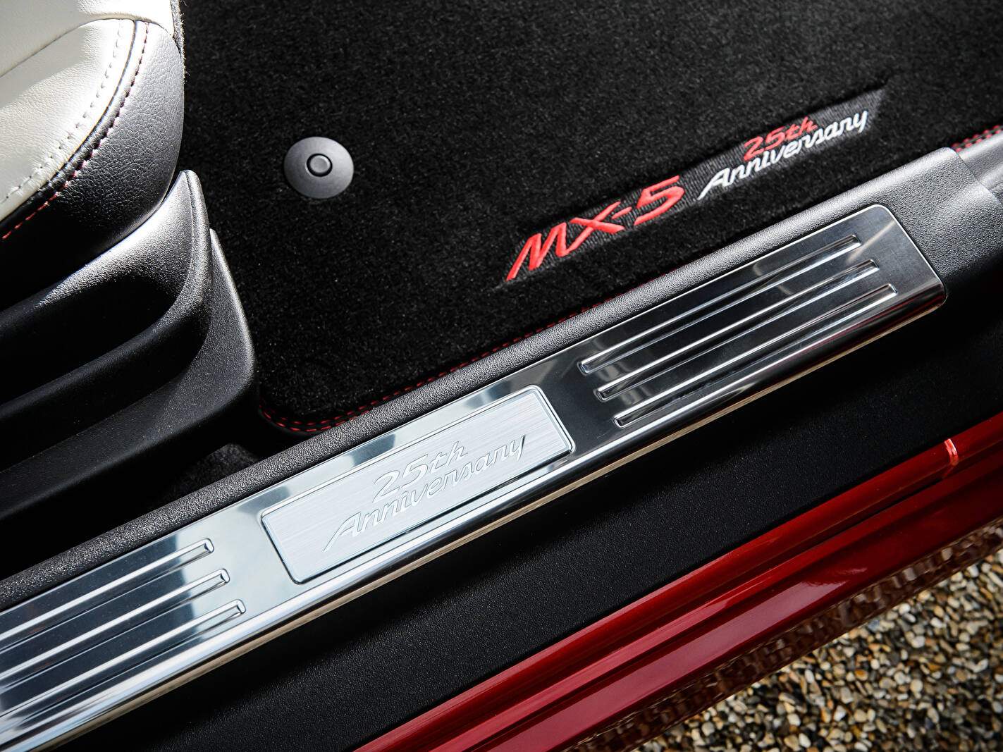 Mazda MX-5 III 2.0 MZR 160 (NC3) « 25th Anniversary » (2014),  ajouté par fox58