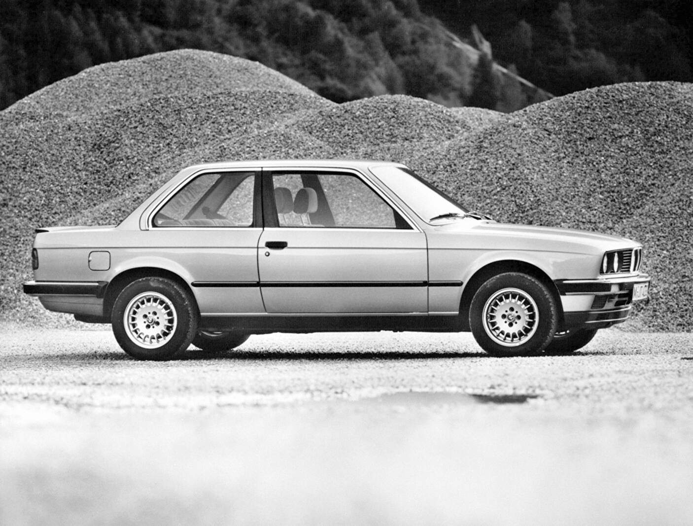 BMW 320i (E30) (1982-1987),  ajouté par fox58