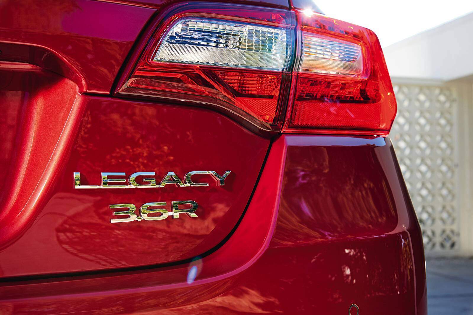 Subaru Legacy VI 3.6R (2015),  ajouté par fox58