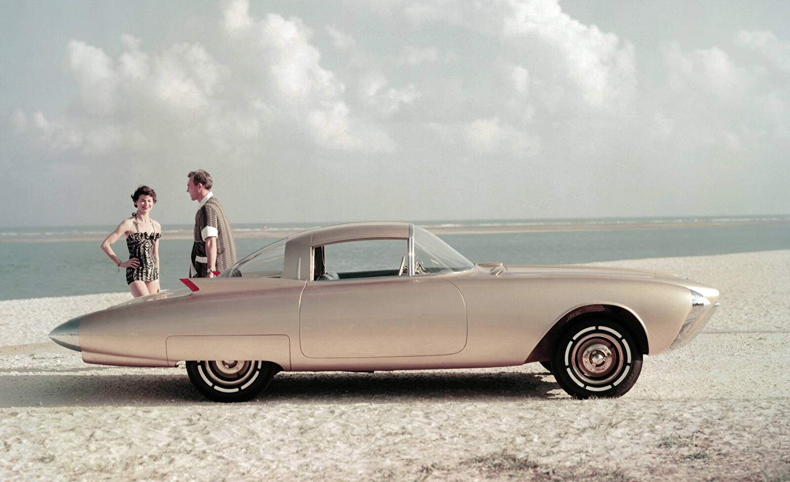 Oldsmobile Golden Rocket Concept Car (1956),  ajouté par fox58