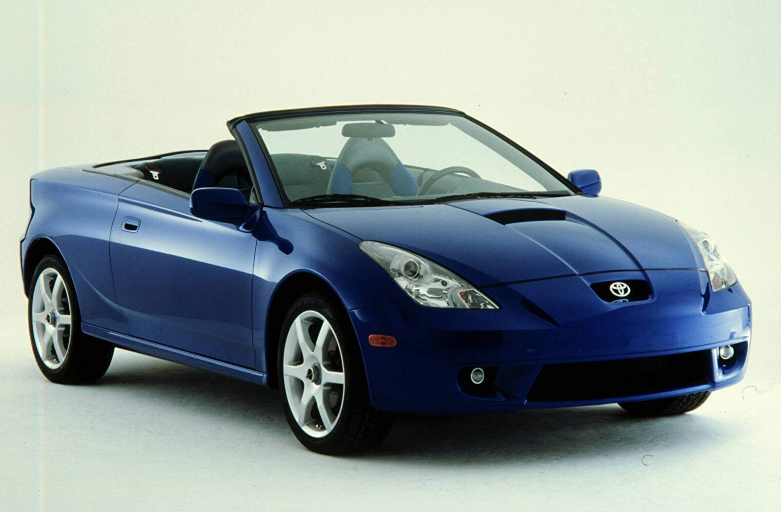 Toyota Celica Convertible Concept (2000),  ajouté par fox58