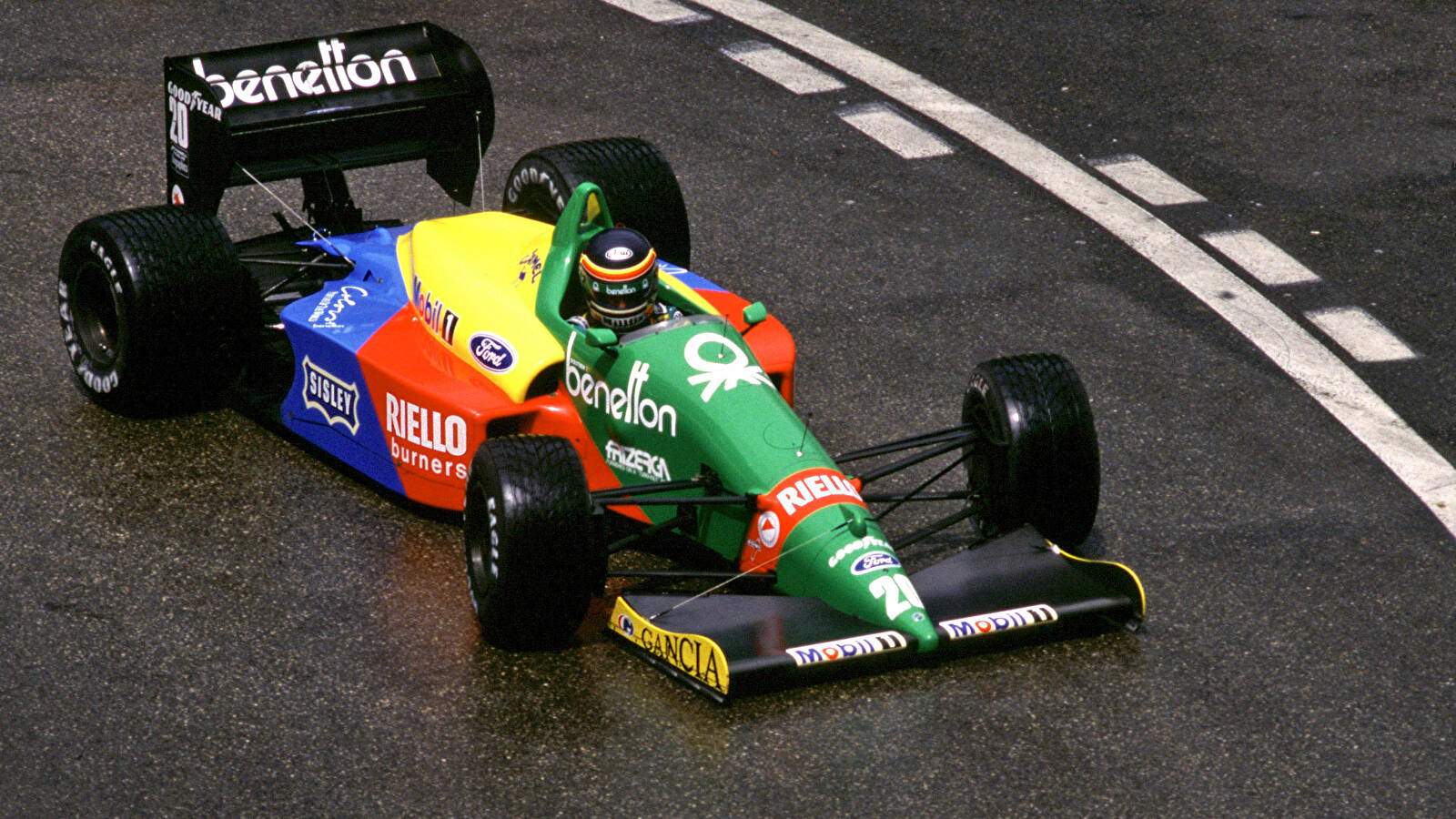 Benetton B188 (1988-1989),  ajouté par fox58