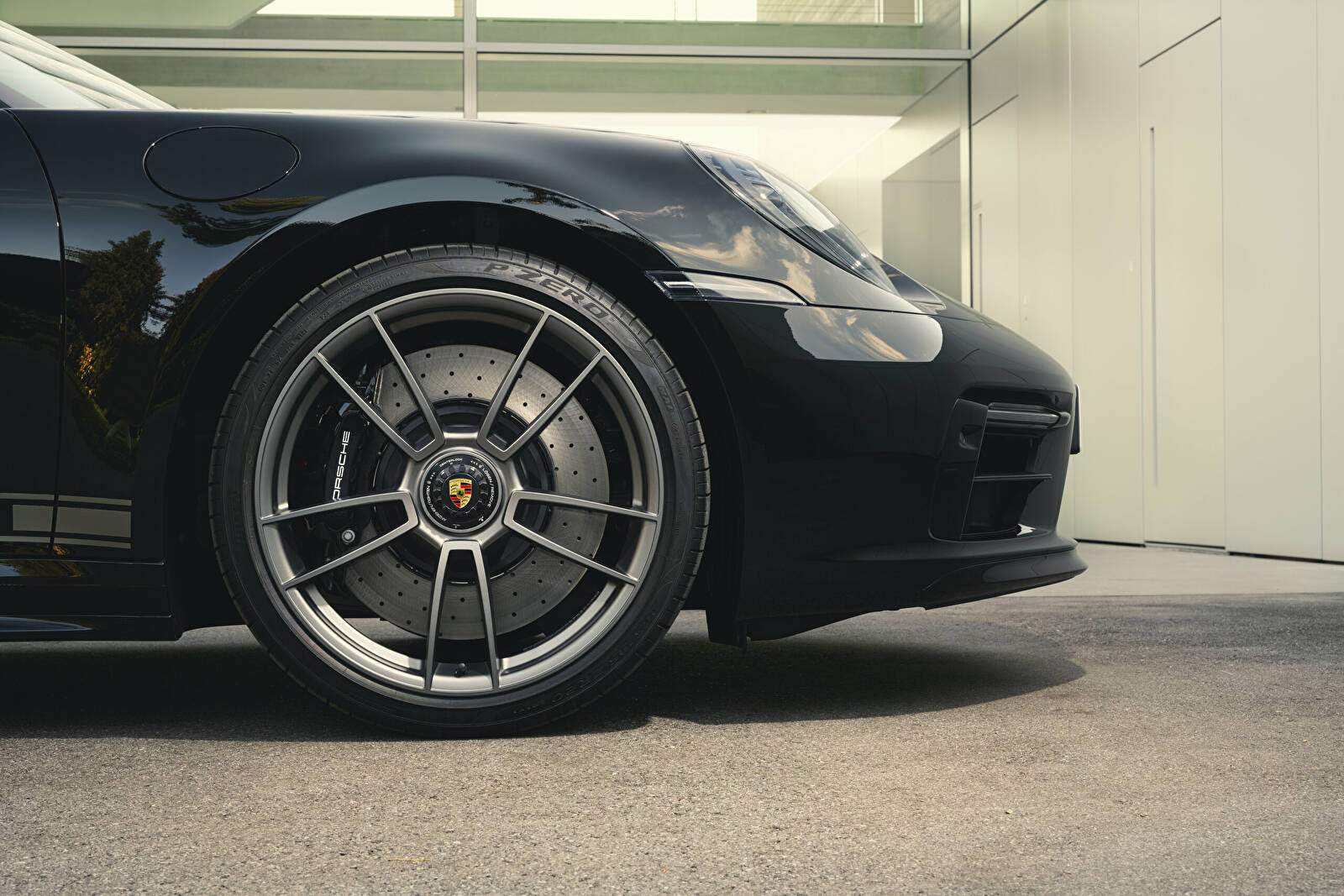 Porsche 911 Targa 4 GTS (992) « Edition 50 Years Porsche Design » (2022),  ajouté par fox58