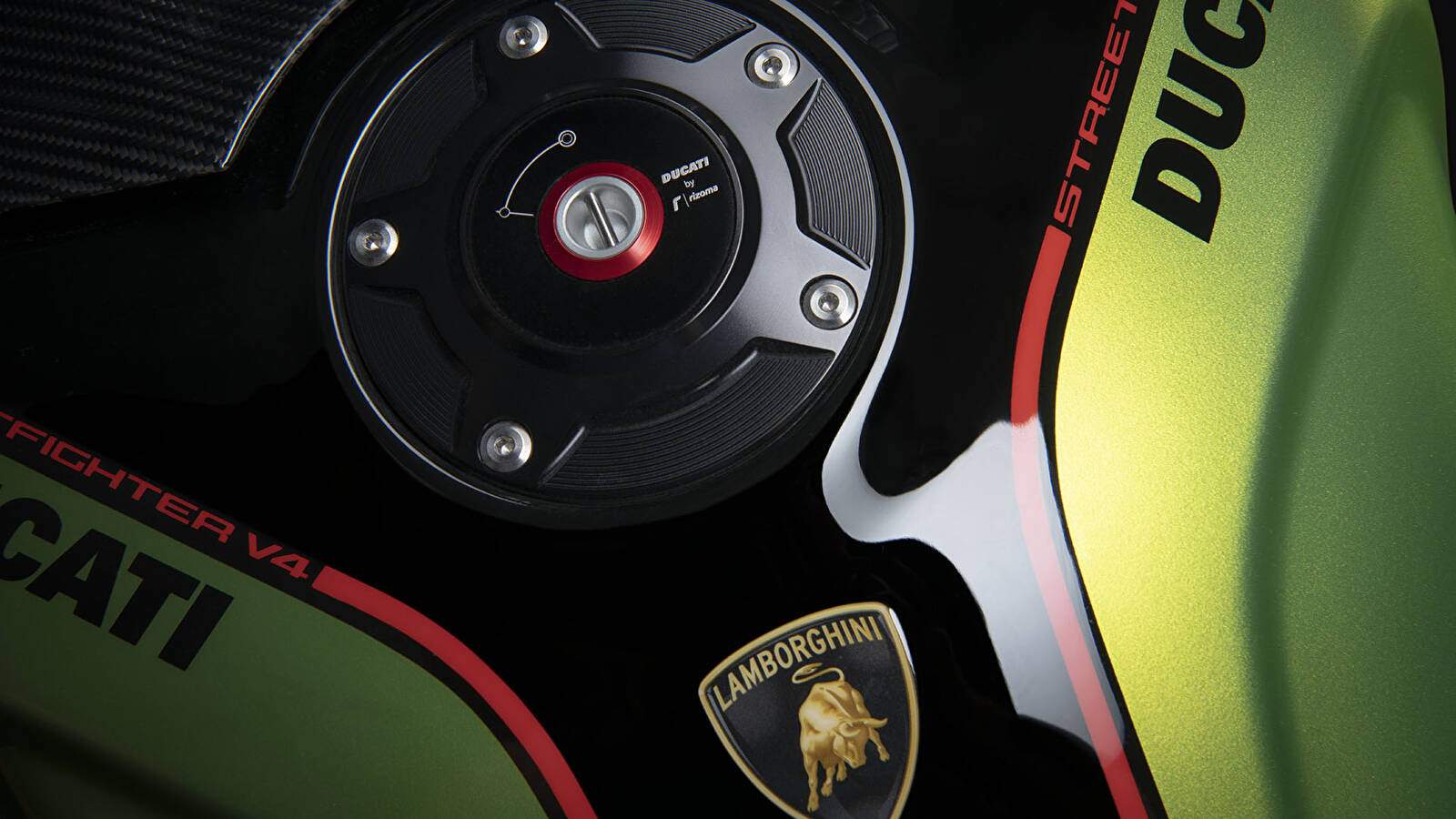 Ducati Streetfighter V4 Lamborghini (2023),  ajouté par fox58