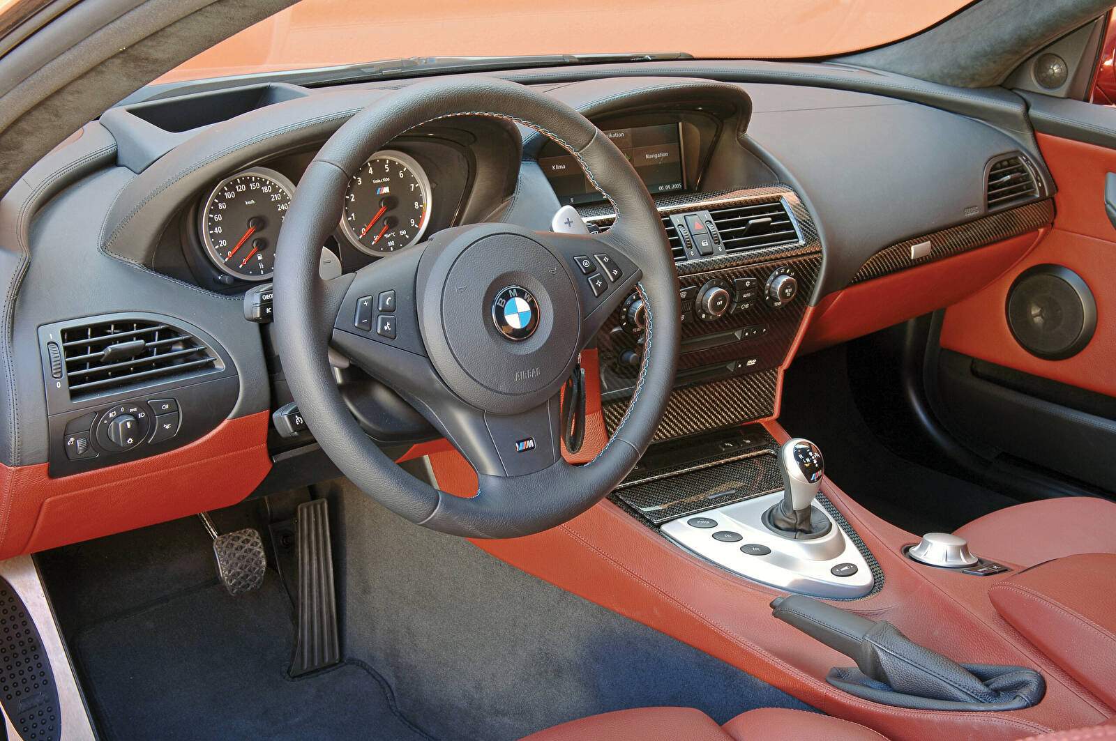 BMW M6 (E63) (2005-2010),  ajouté par fox58