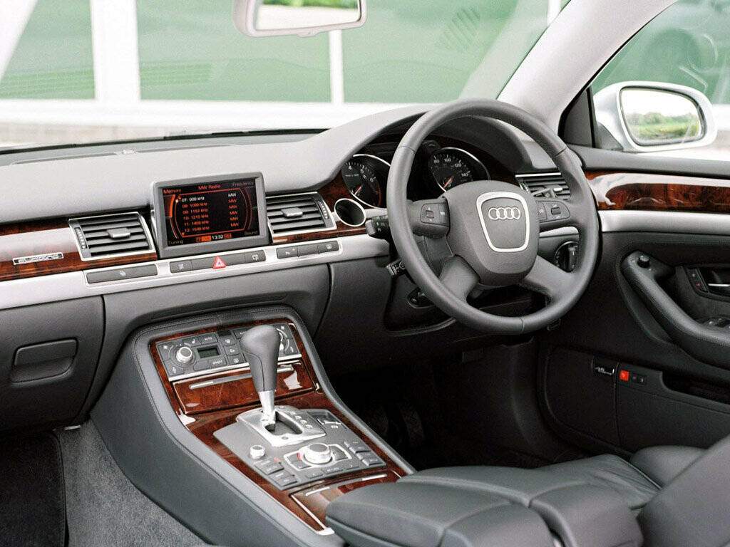 Audi A8 II 6.0 W12 (D3) (2003-2010),  ajouté par fox58