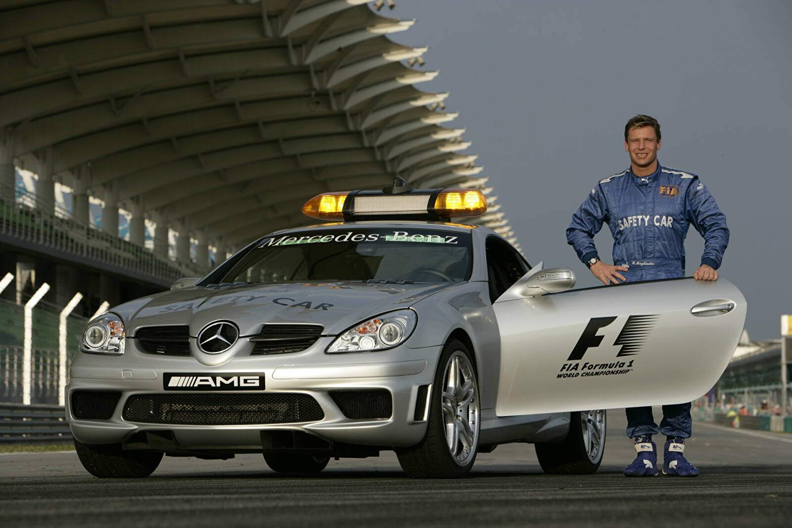 Mercedes-Benz SLK II 55 AMG (R171) « F1 Safety Car » (2004),  ajouté par fox58