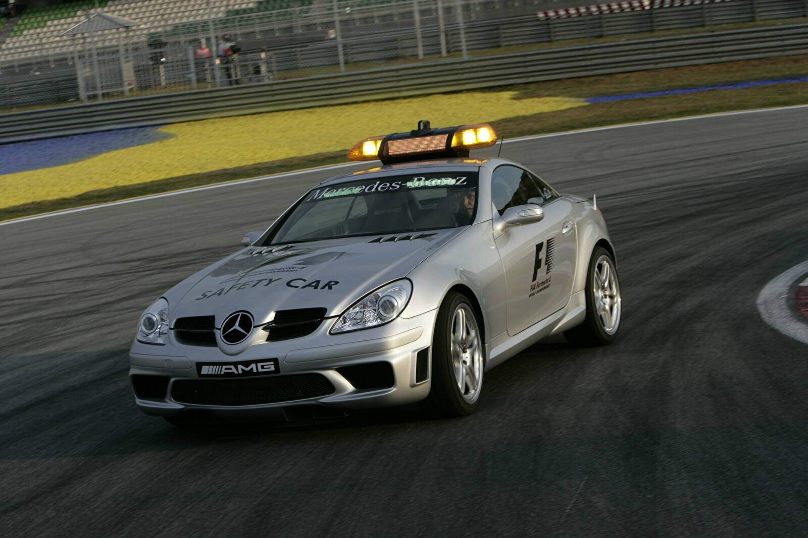 Mercedes-Benz SLK II 55 AMG (R171) « F1 Safety Car » (2004),  ajouté par fox58