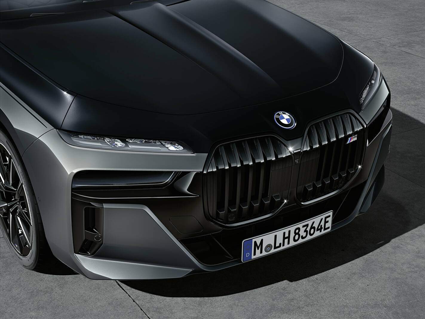 BMW M760e (G70) (2022),  ajouté par fox58