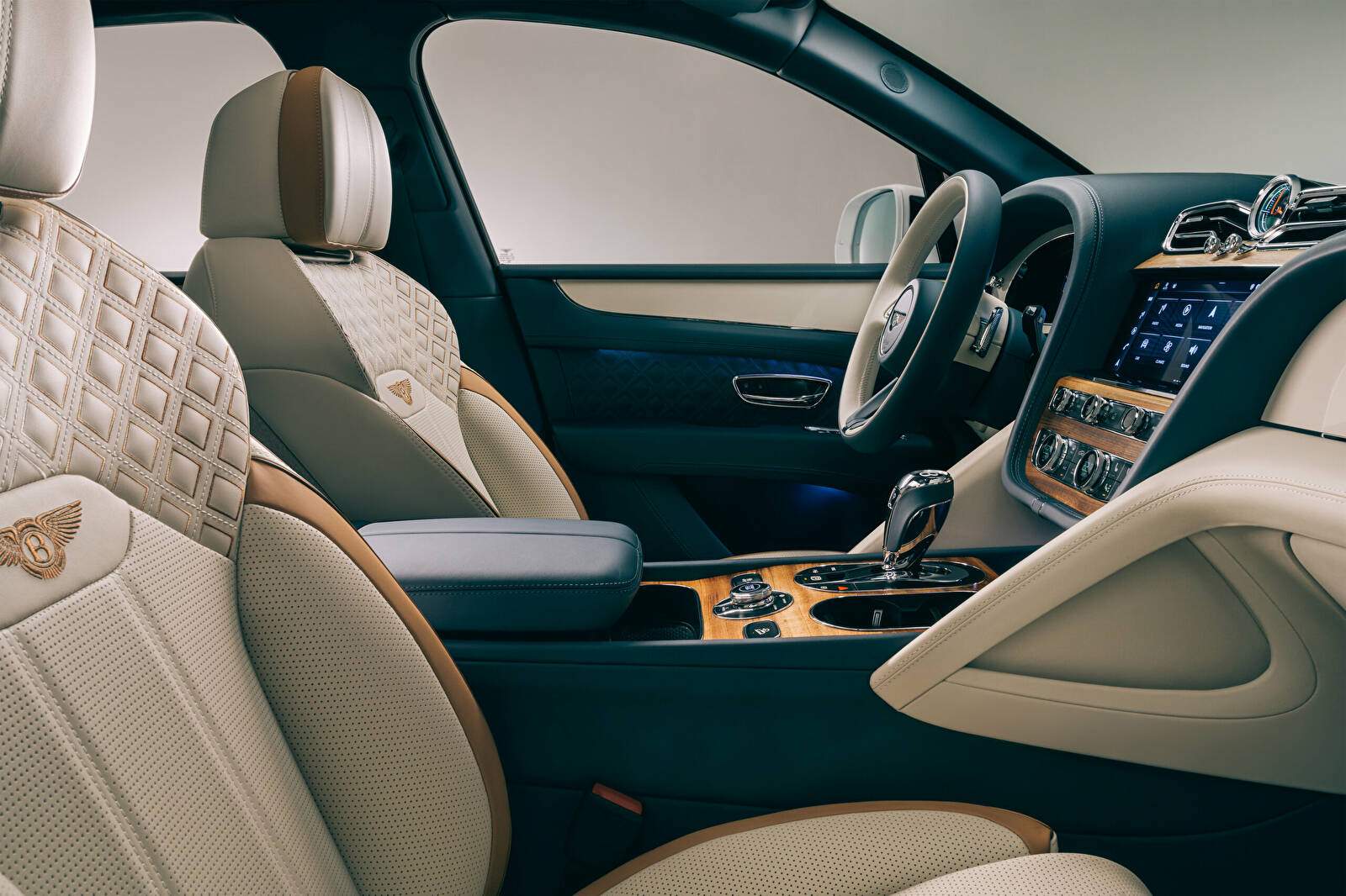Bentley Bentayga Hybrid « Odyssean Edition » (2022),  ajouté par fox58