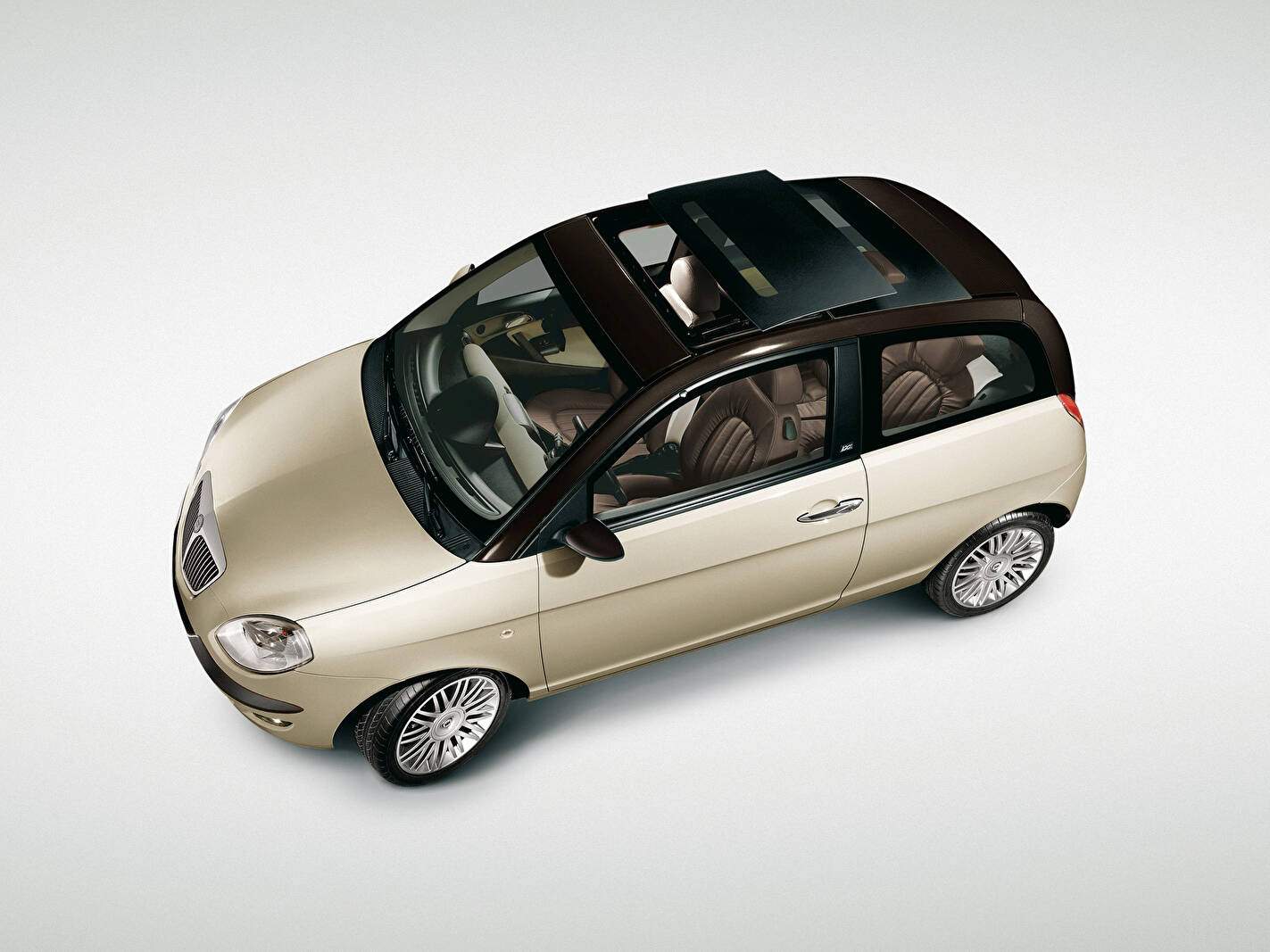 Lancia Ypsilon 1.4 16v « Centenario » (2006),  ajouté par fox58