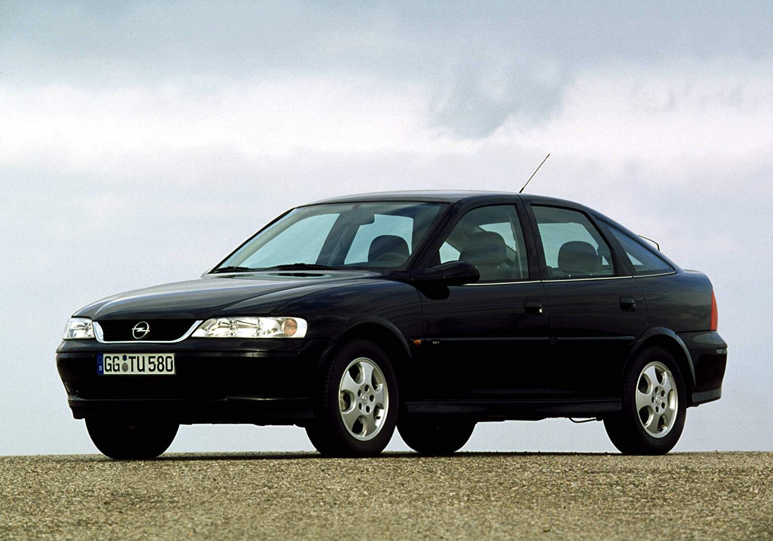 Opel Vectra II 1.6 16v (B) « Edition 100 » (1999),  ajouté par fox58