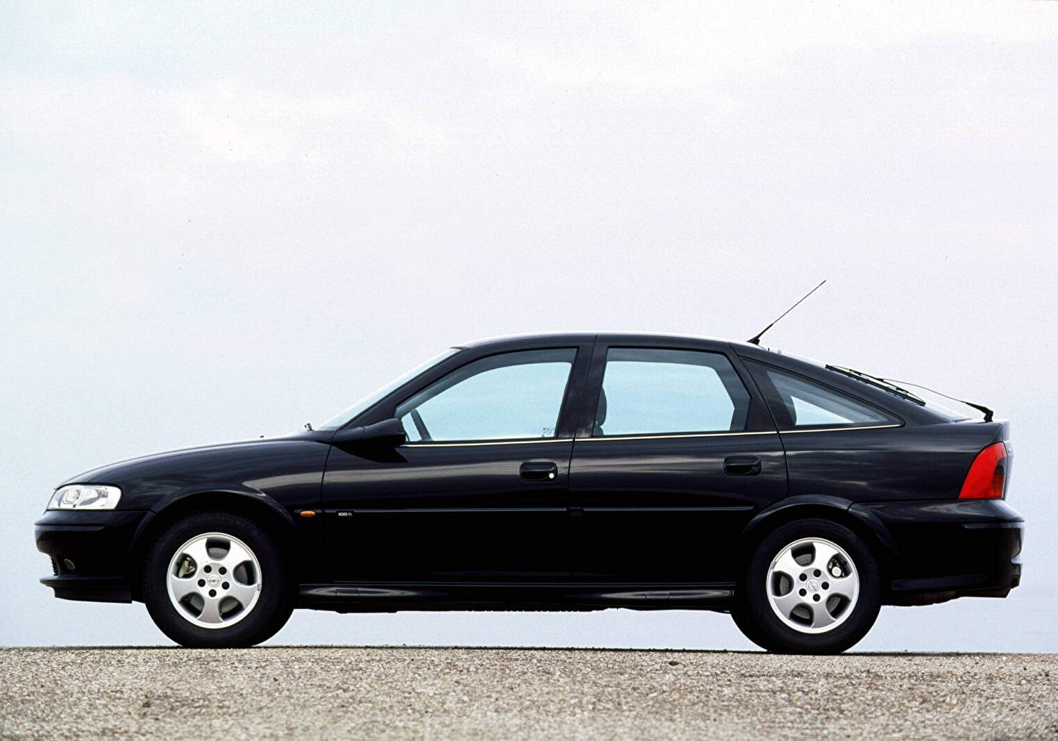 Opel Vectra II 2.0 DI 80 (B) « Edition 100 » (1999),  ajouté par fox58