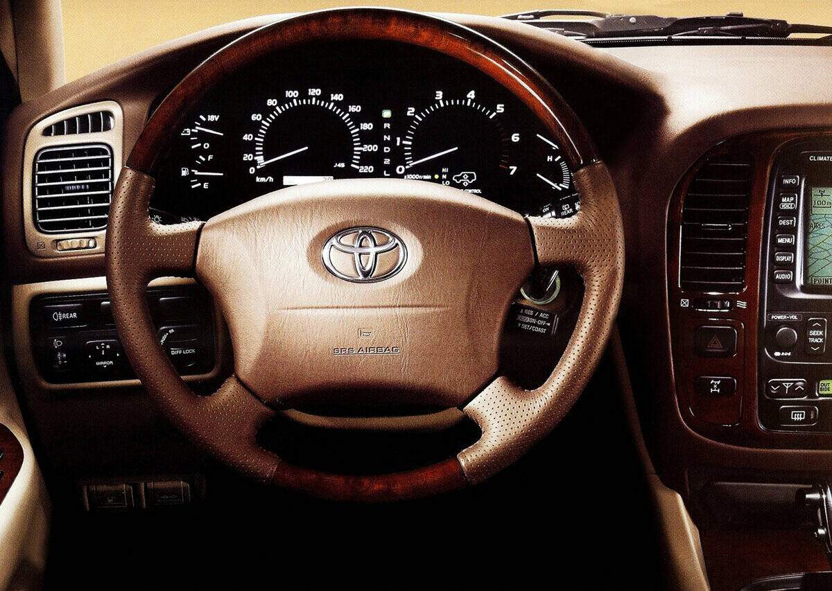Toyota Land Cruiser 100 4.2 TD « 50th Anniversary » (2001),  ajouté par fox58