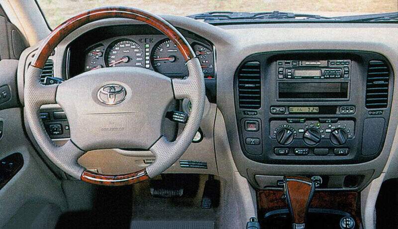 Toyota Land Cruiser 100 4.2 TD « 50th Anniversary » (2001),  ajouté par fox58