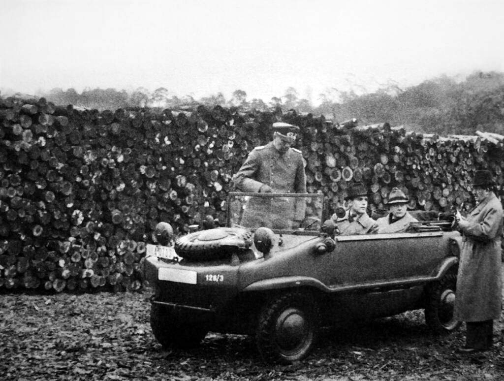 Porsche Typ 128/3 "Swimmwagen" (1940),  ajouté par fox58