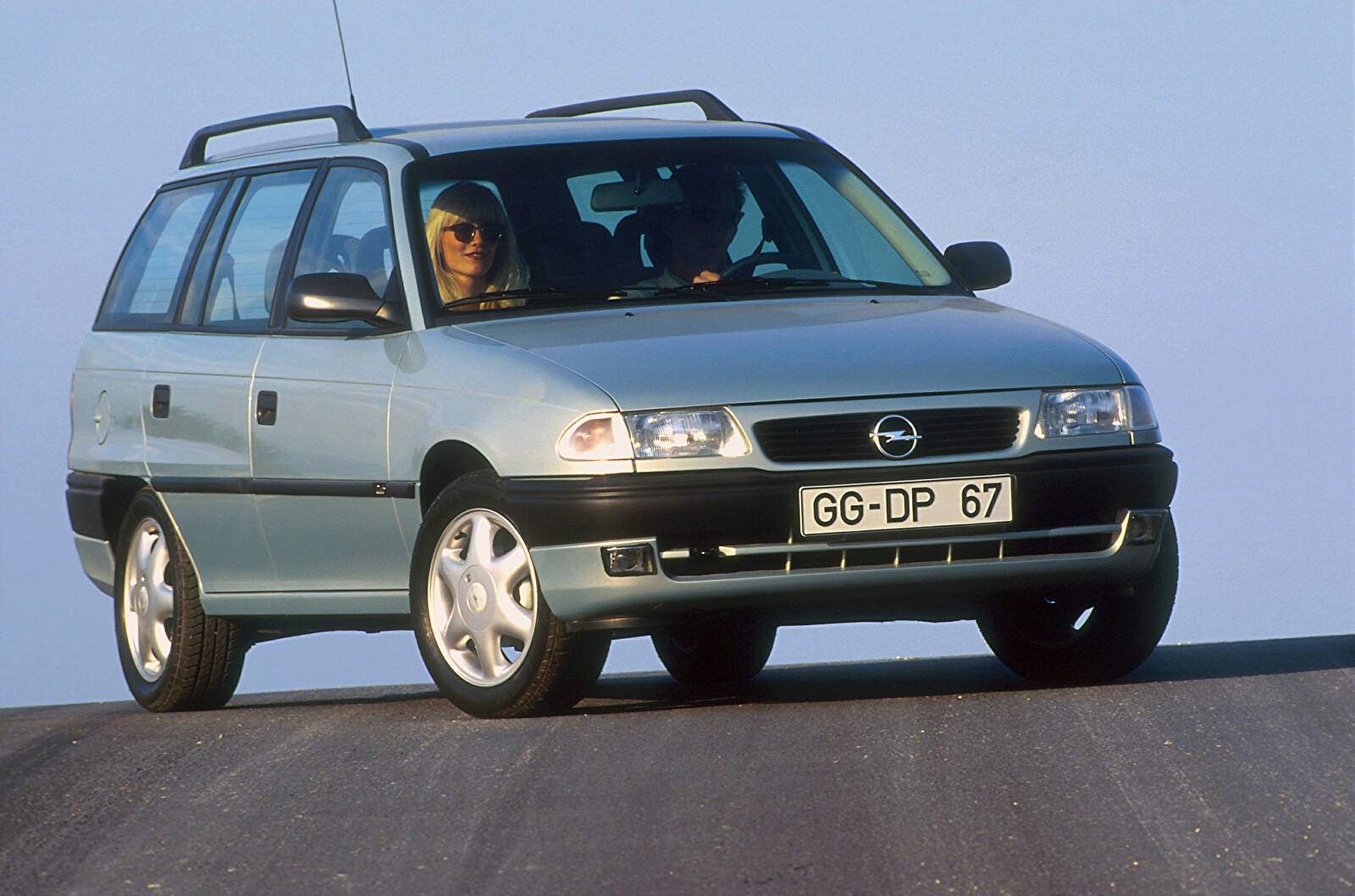 Opel Astra Caravan 1.6 16V (F) (1995-1998),  ajouté par fox58