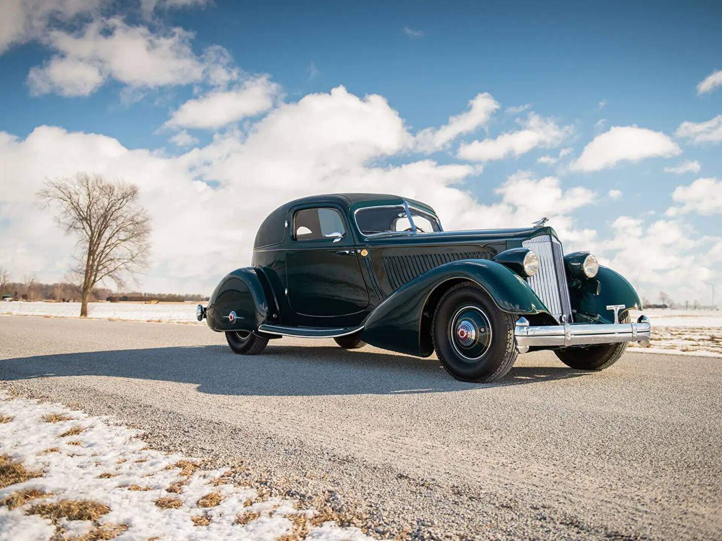 Packard Twelve Sport Coupe LeBaron (1934),  ajouté par fox58