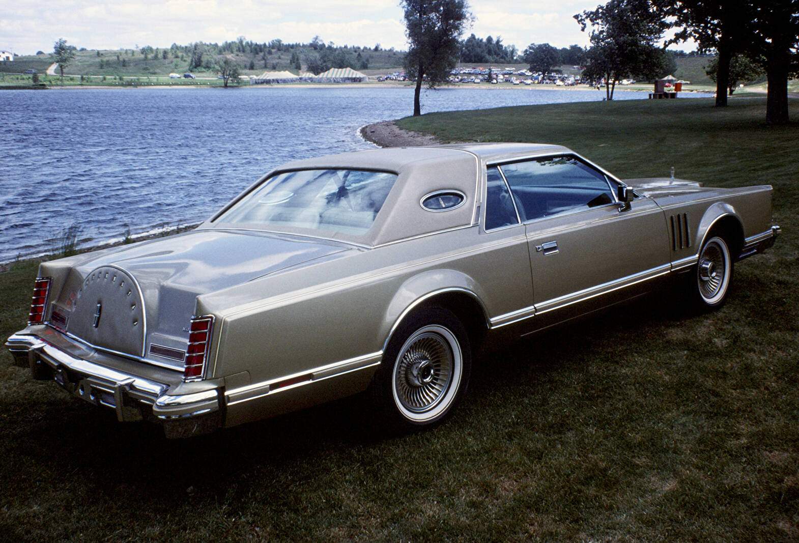 Lincoln Mark V 402ci 170 « Diamond Jubilee Edition » (1978),  ajouté par fox58