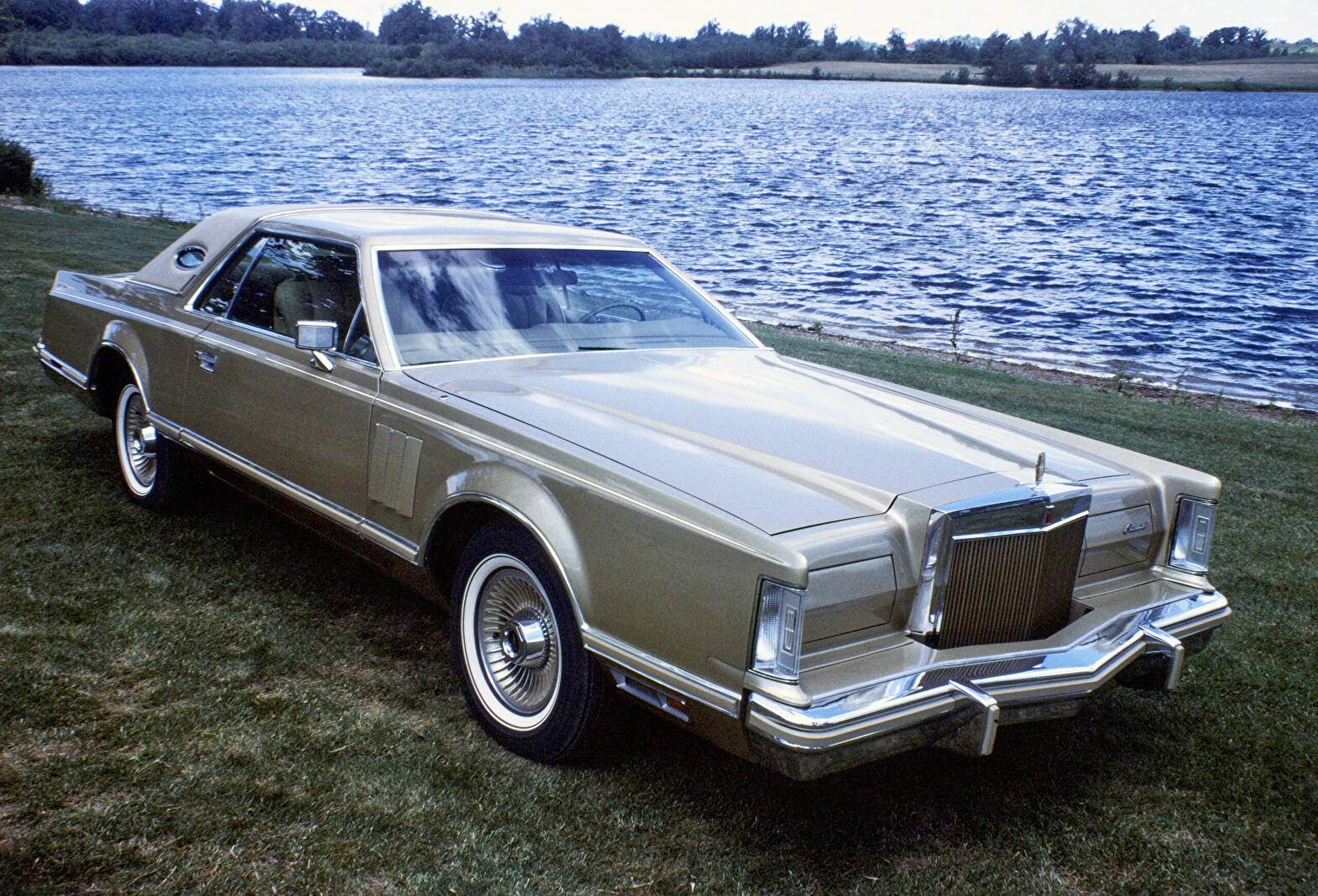 Lincoln Mark V 460ci 215 « Diamond Jubilee Edition » (1978),  ajouté par fox58