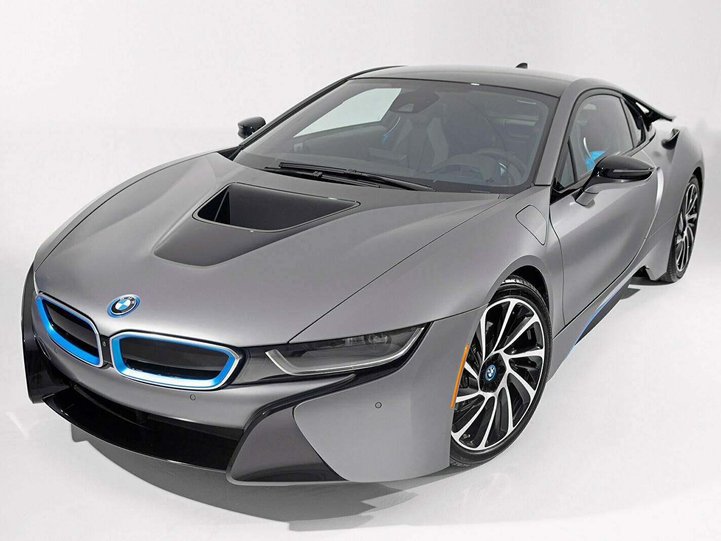 BMW i8 (I16) « Pebble Beach Concours d’Elegance Edition » (2014),  ajouté par fox58