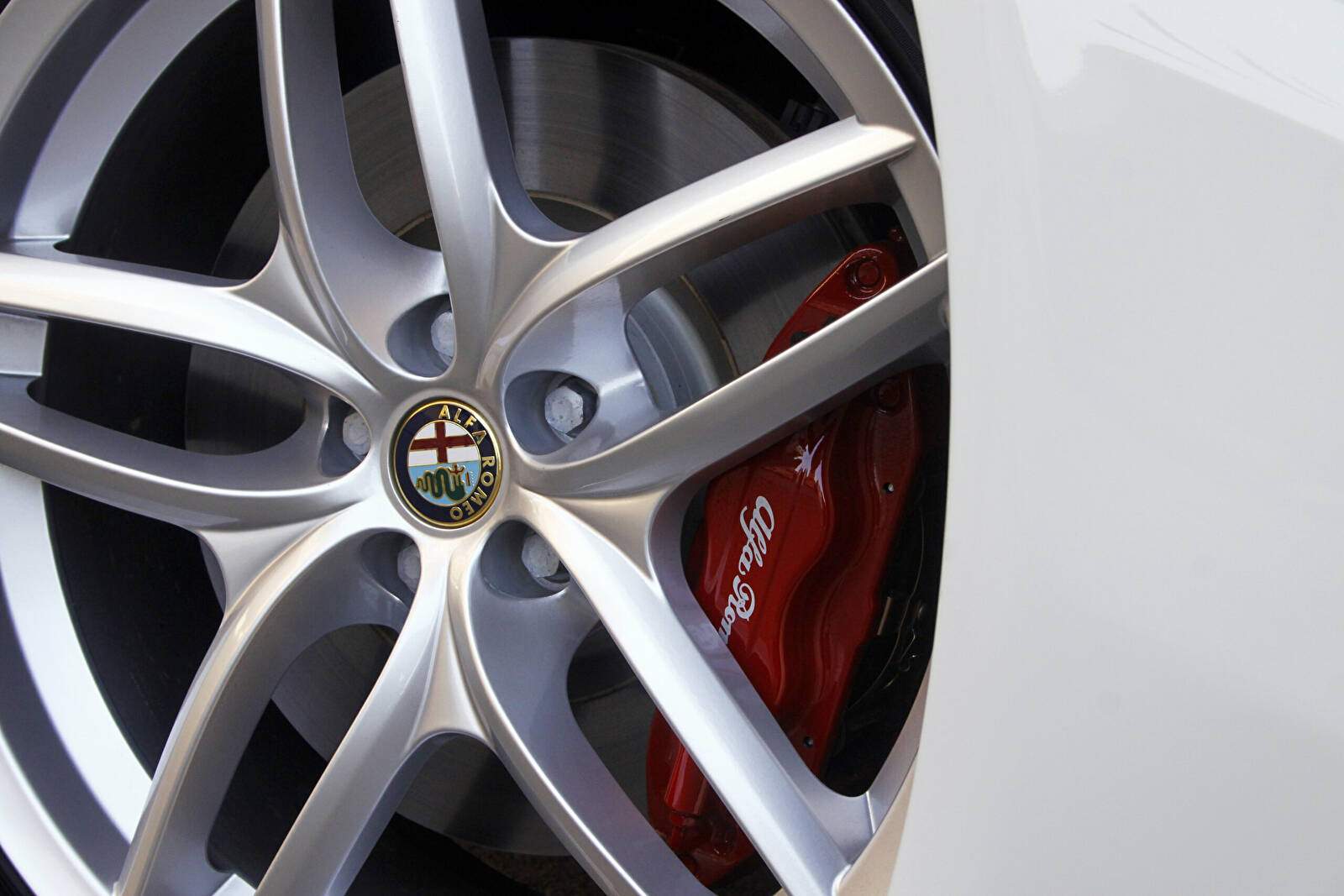 Alfa Romeo GT 3.2 V6 (937) « 100th Anniversary Limited Edition » (2010),  ajouté par fox58