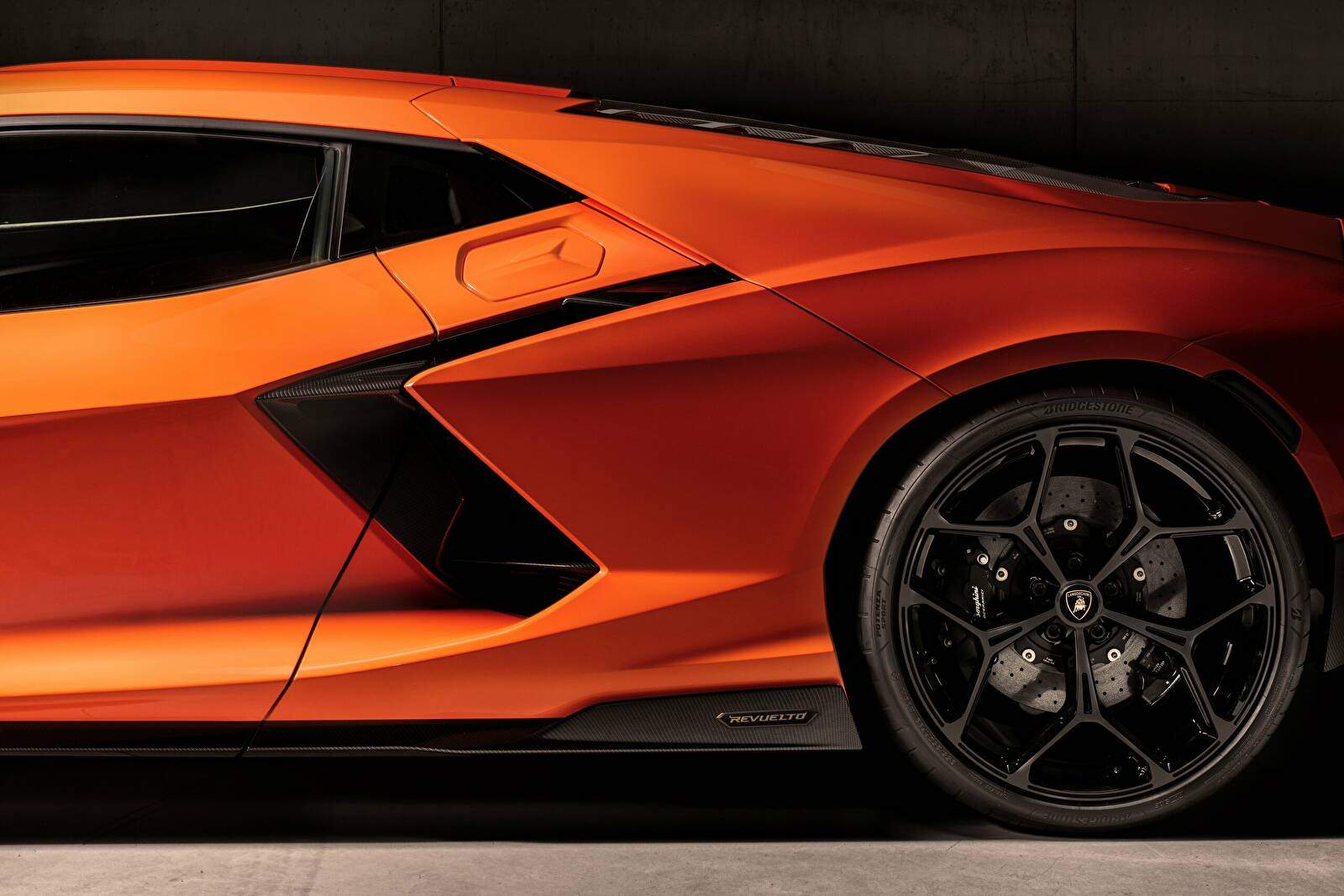 Lamborghini Revuelto (2023),  ajouté par fox58