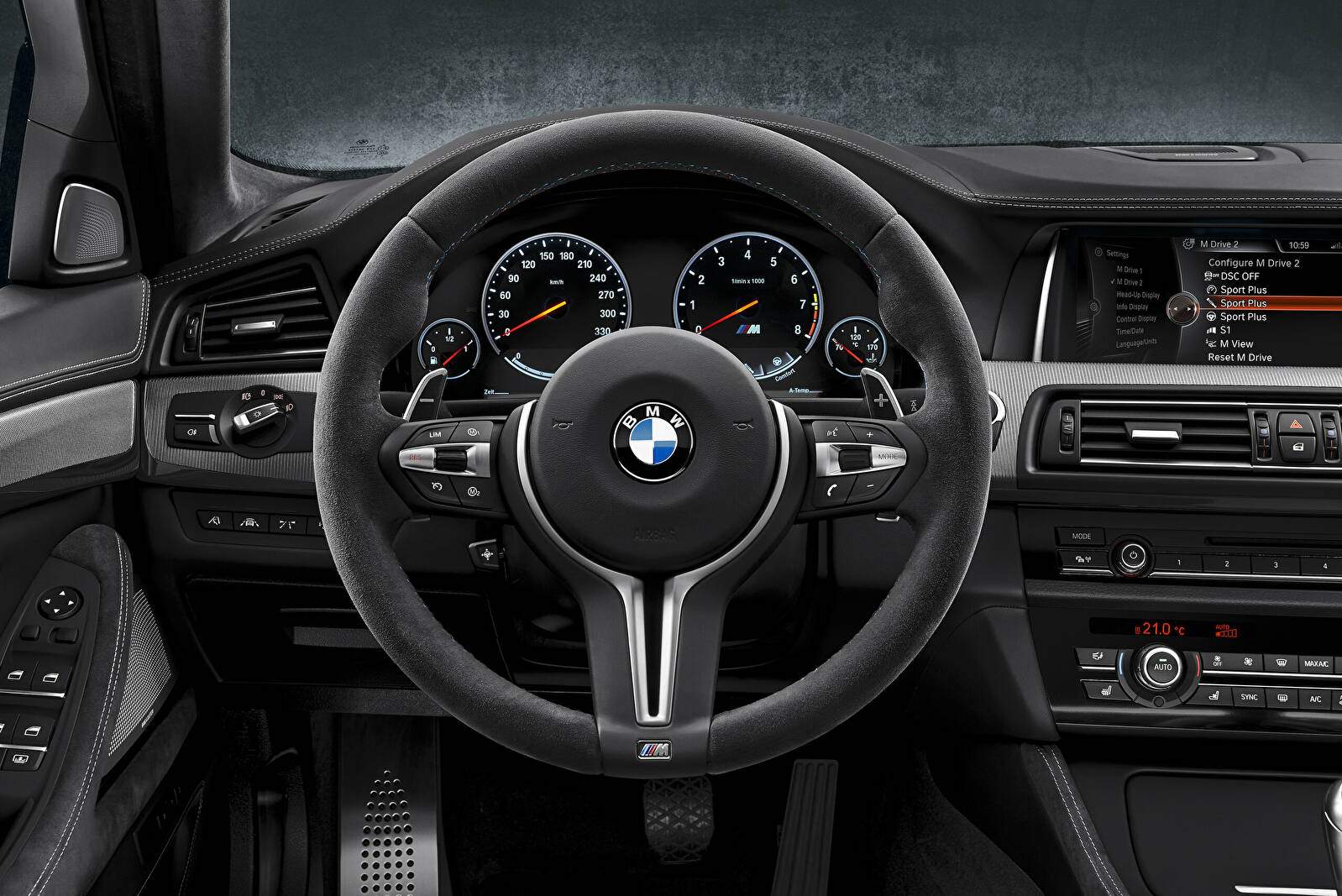 BMW M5 30th Anniversary (F10) (2014),  ajouté par fox58