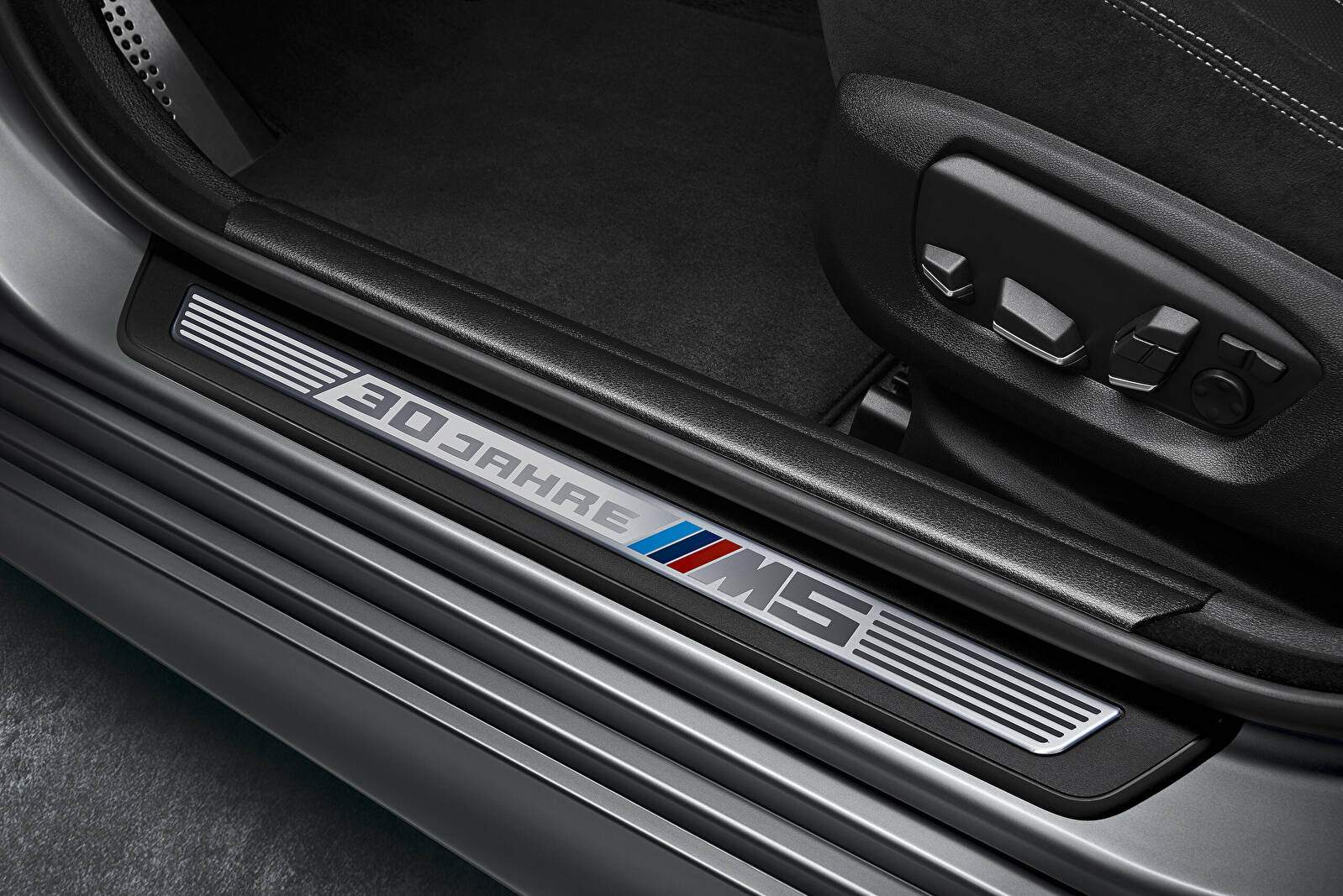 BMW M5 30th Anniversary (F10) (2014),  ajouté par fox58