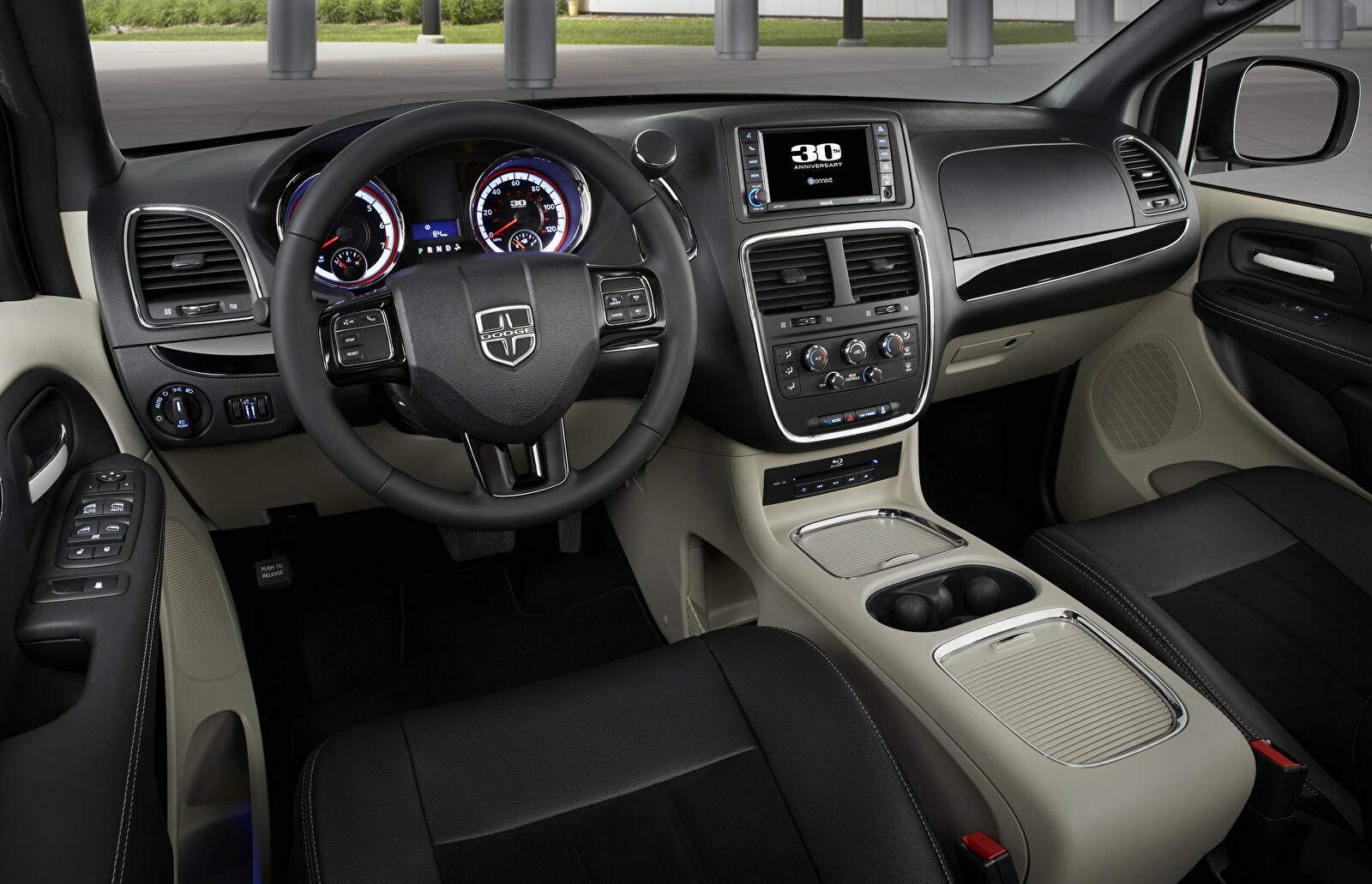 Dodge Grand Caravan V 3.6 V6 « 30th Anniversary » (2013-2014),  ajouté par fox58