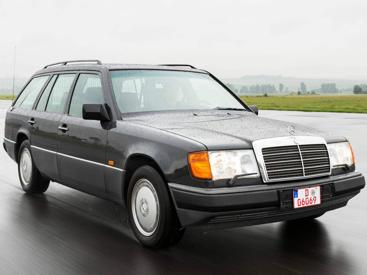 Mercedes-Benz 320 TE (S124) (1992-1993),  ajouté par fox58