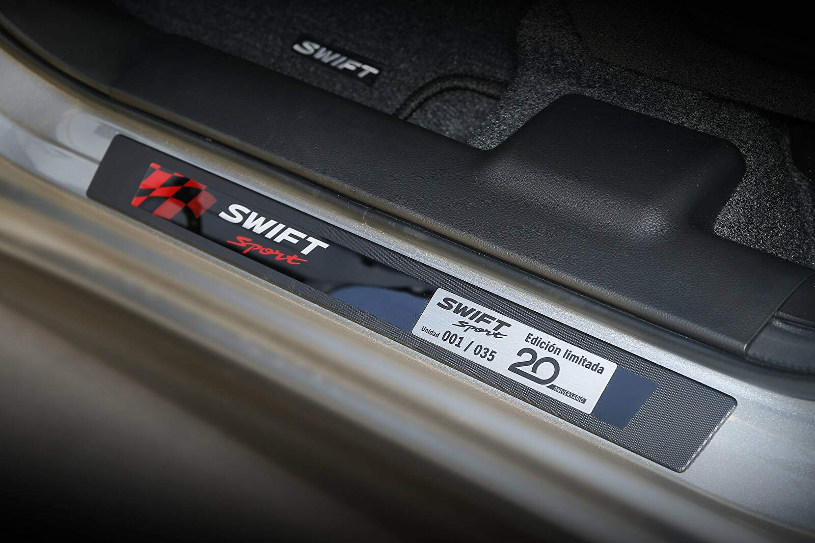 Suzuki Swift V Sport Hybrid « 20 Aniversario » (2023),  ajouté par fox58