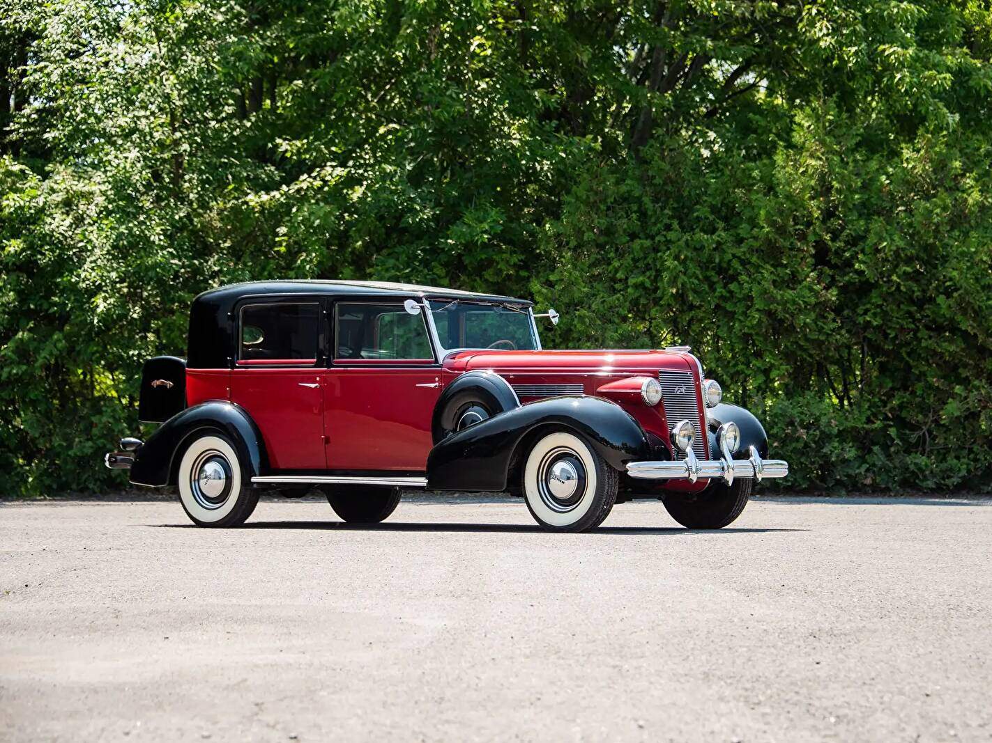 Buick Roadmaster Limousine Brewster (1937),  ajouté par fox58